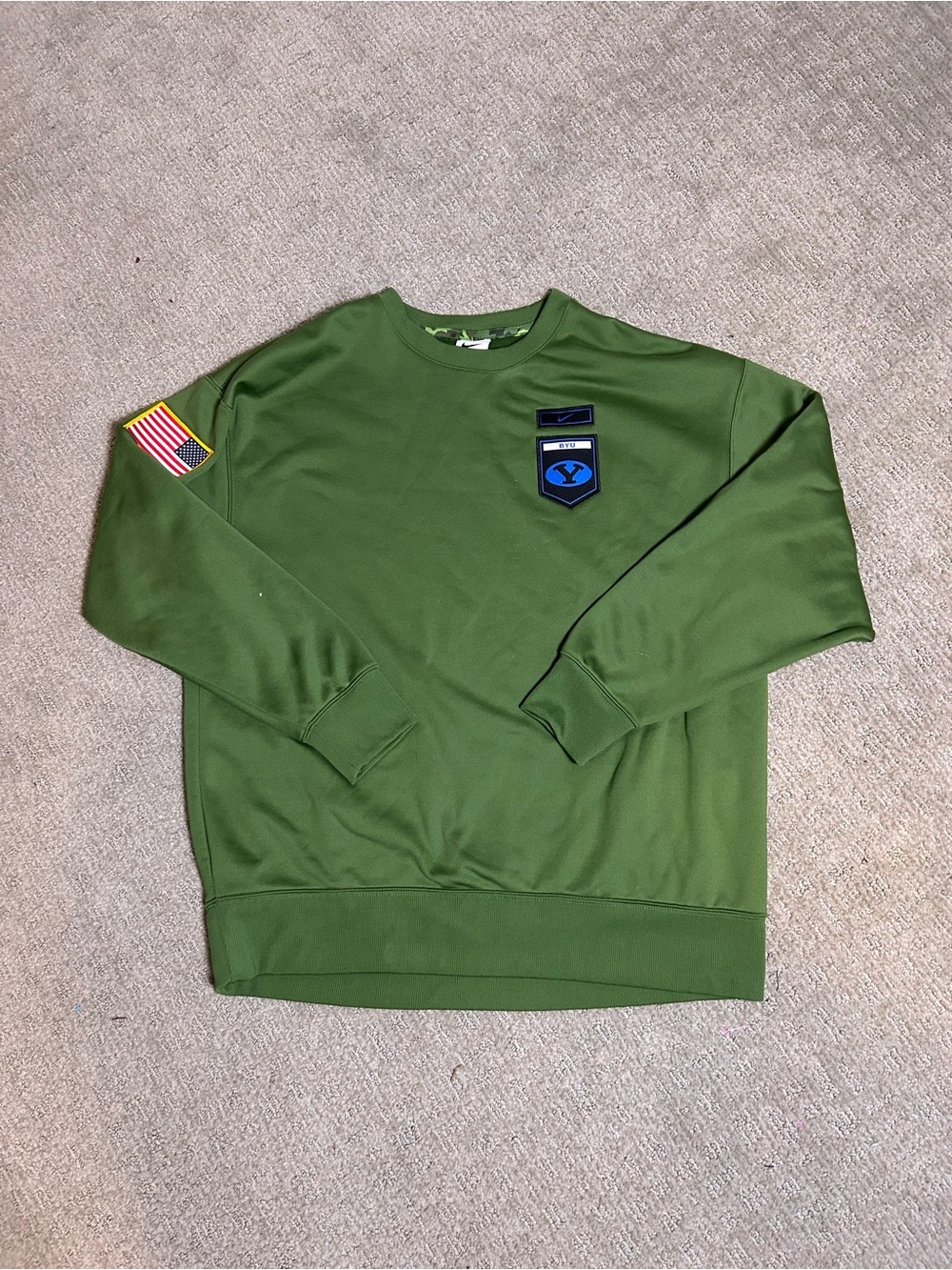 Nike BYU Cougars Therma Fit Crewneck Women’s Medium Oversized Green Team Issued